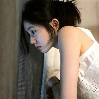 隔楼女孩：我们之间的层距